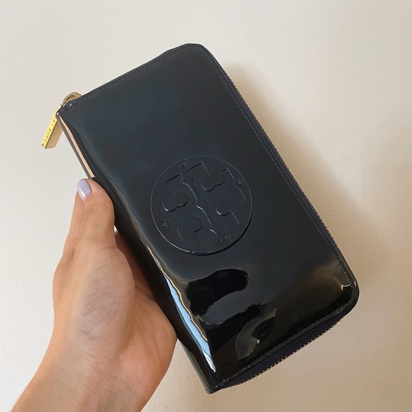 Tory Burch | Navy Patent Leather Zip Wallet - Picture 3 of 10